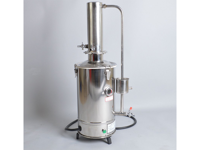 蒸馏水器